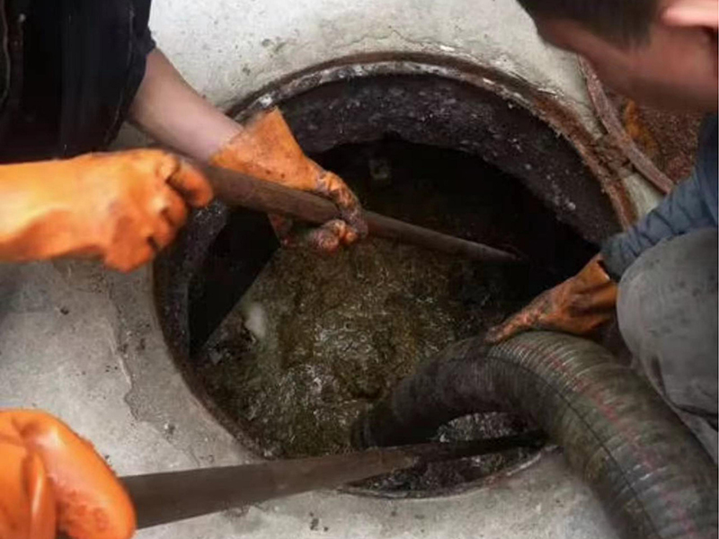 红谷滩清理化粪池时如何避免沼气的危害?